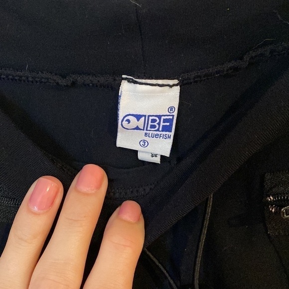 Bluefish cropped black leggings with side zippers. Size 3 - Picture 3 of 5